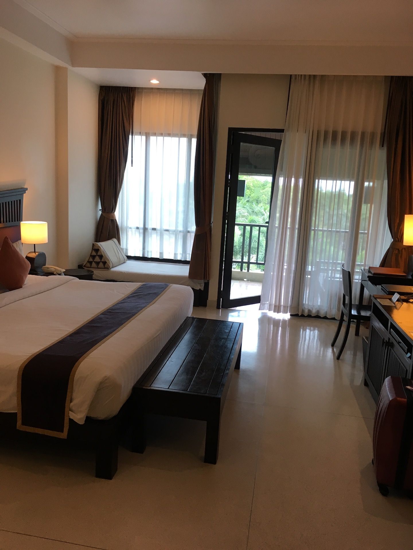 thani-hotel-room